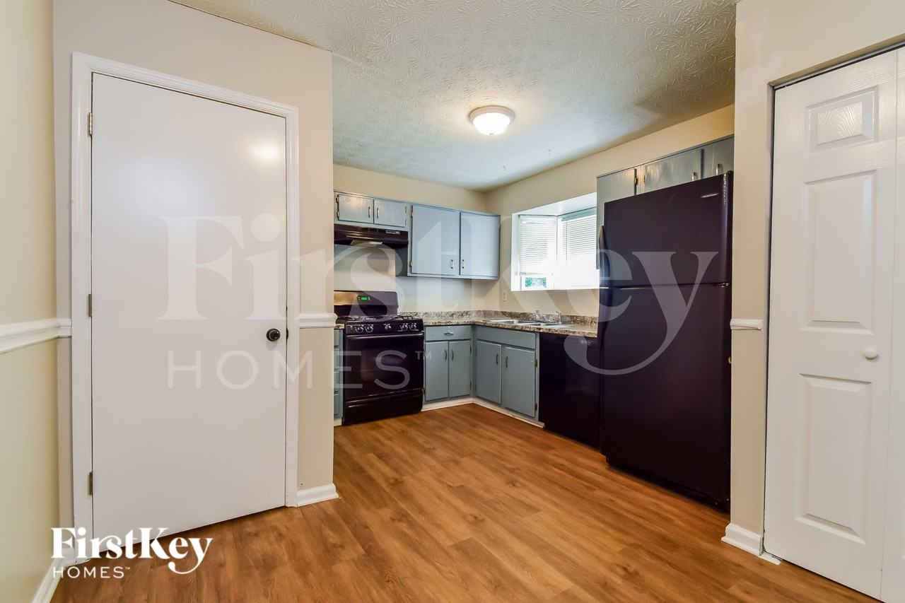 5098 Fairforest Dr - Photo 6 of 15