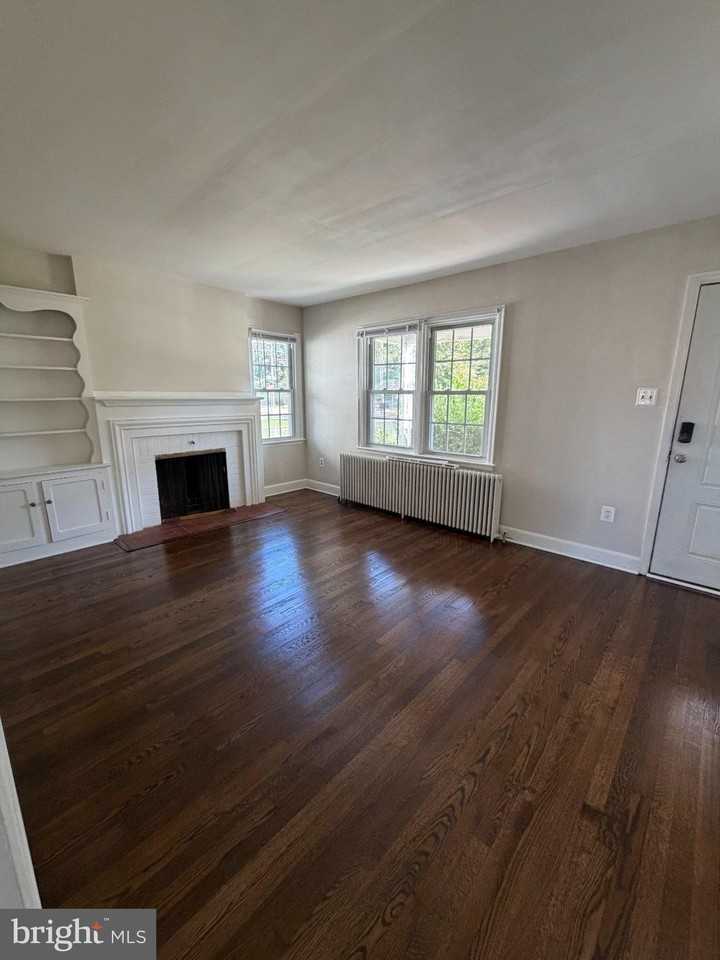 843 Woodland Way - Photo 3 of 10