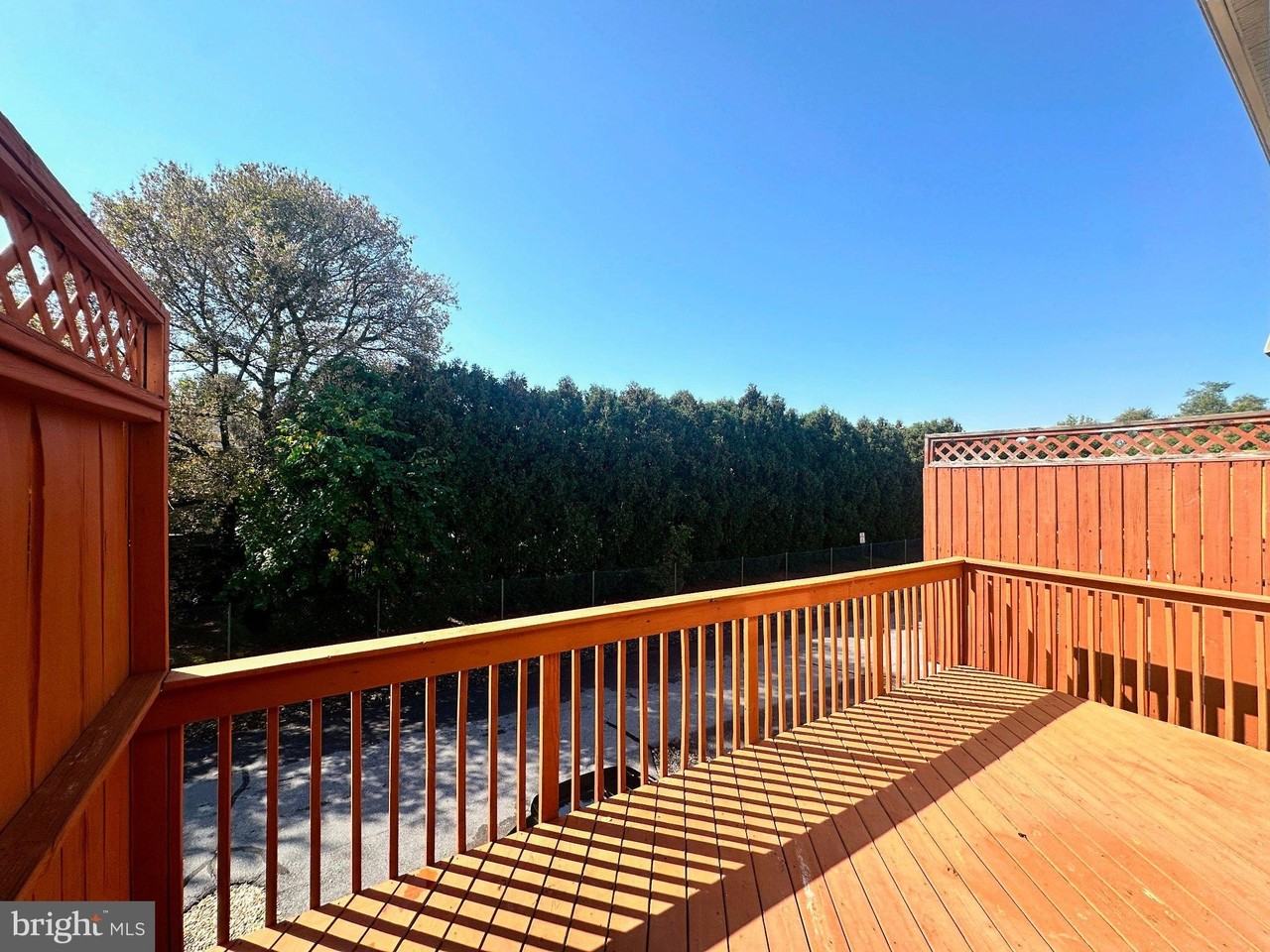 1121 Lindsay Ln - Photo 3 of 32