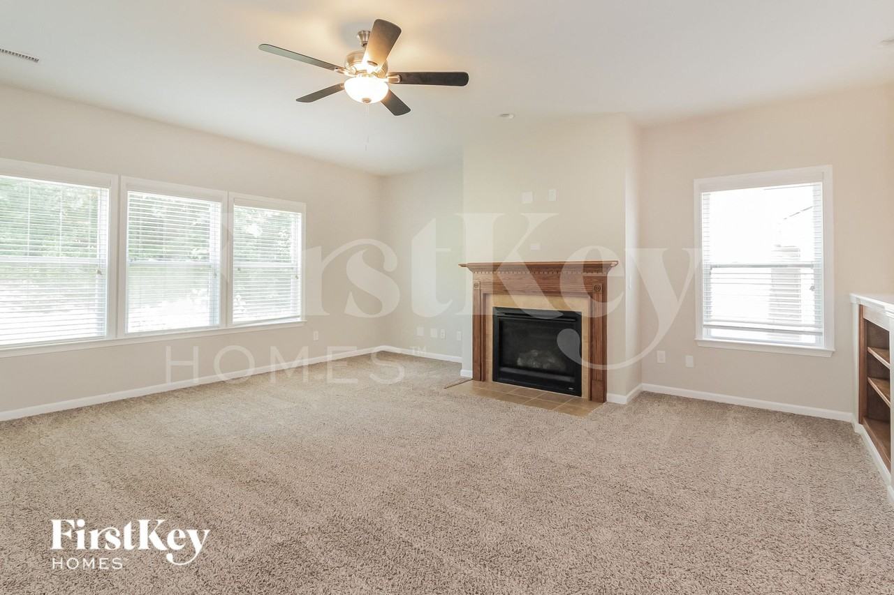 111 N Cromwell Dr - Photo 4 of 15
