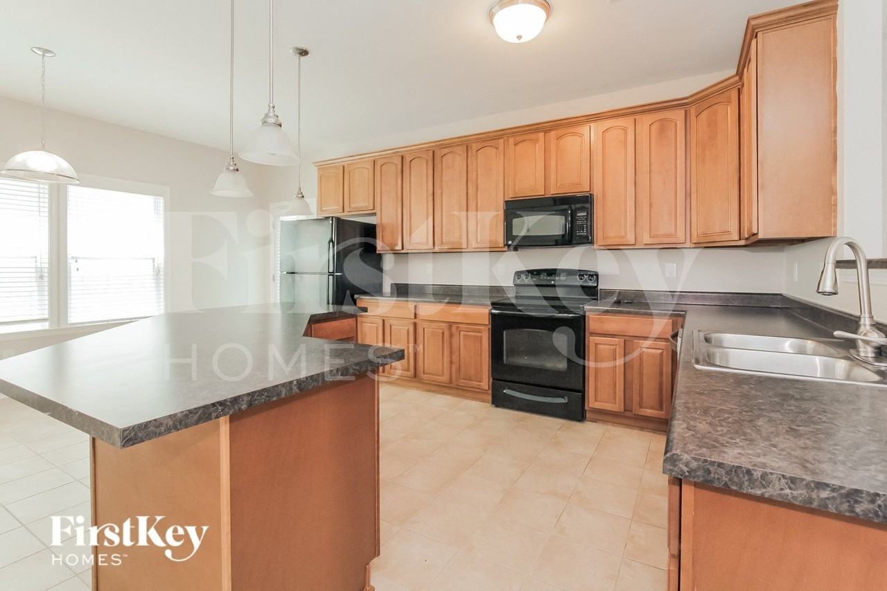111 N Cromwell Dr - Photo 7 of 15