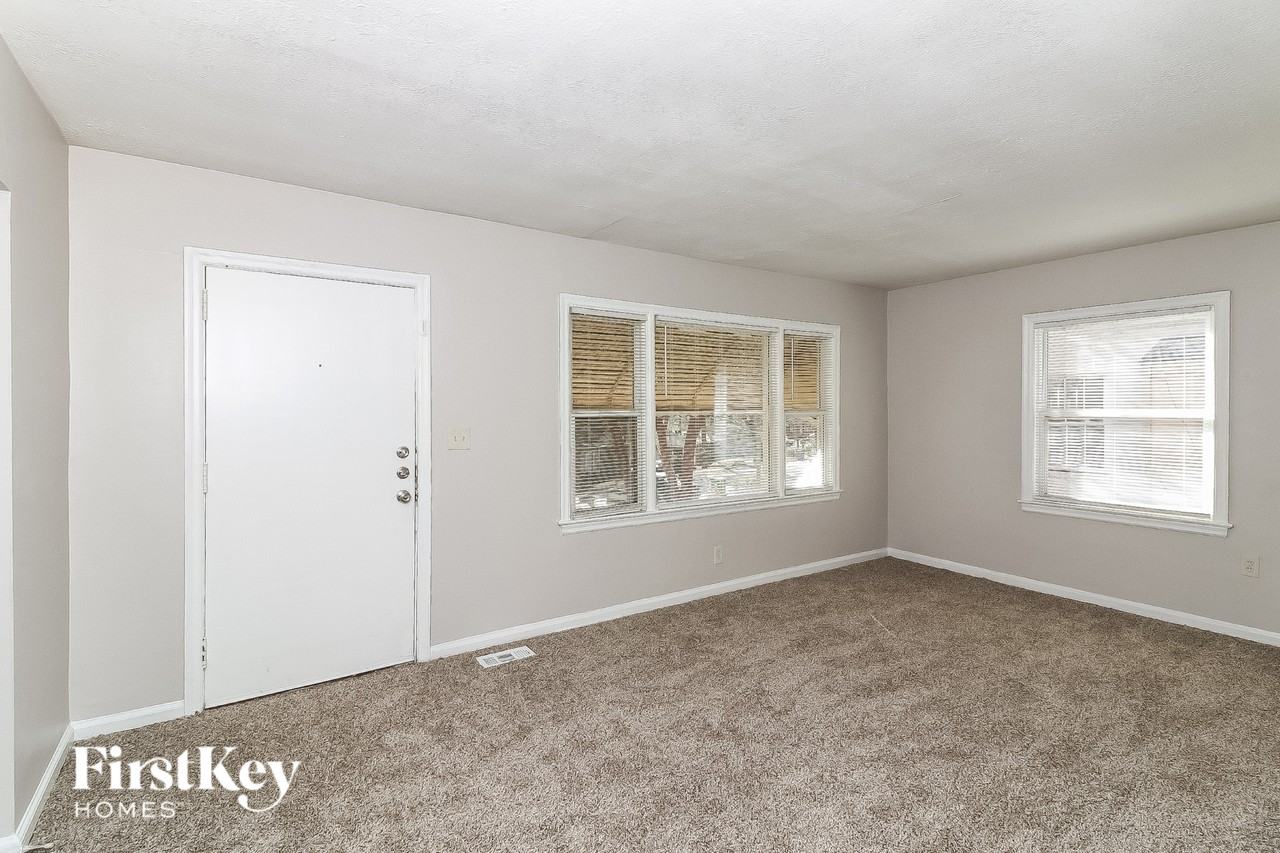 2446 Hillside Ave - Photo 2 of 15