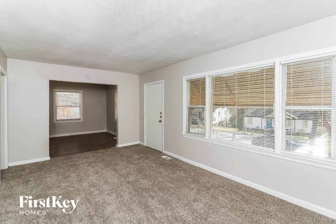 2446 Hillside Ave - Photo 3 of 15