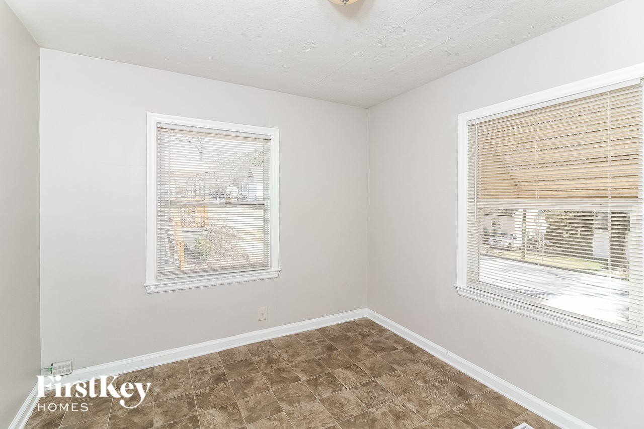 2446 Hillside Ave - Photo 4 of 15