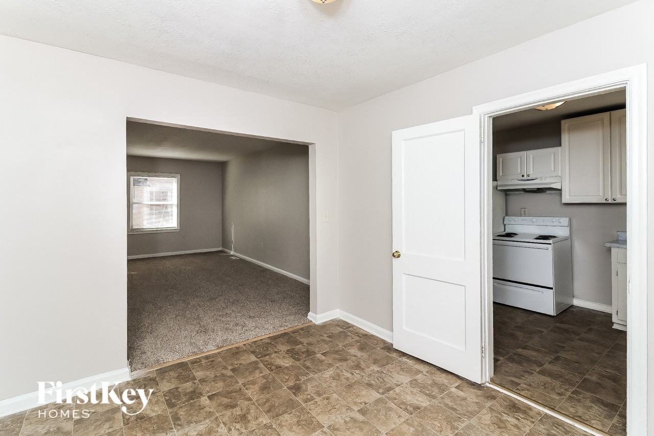 2446 Hillside Ave - Photo 5 of 15