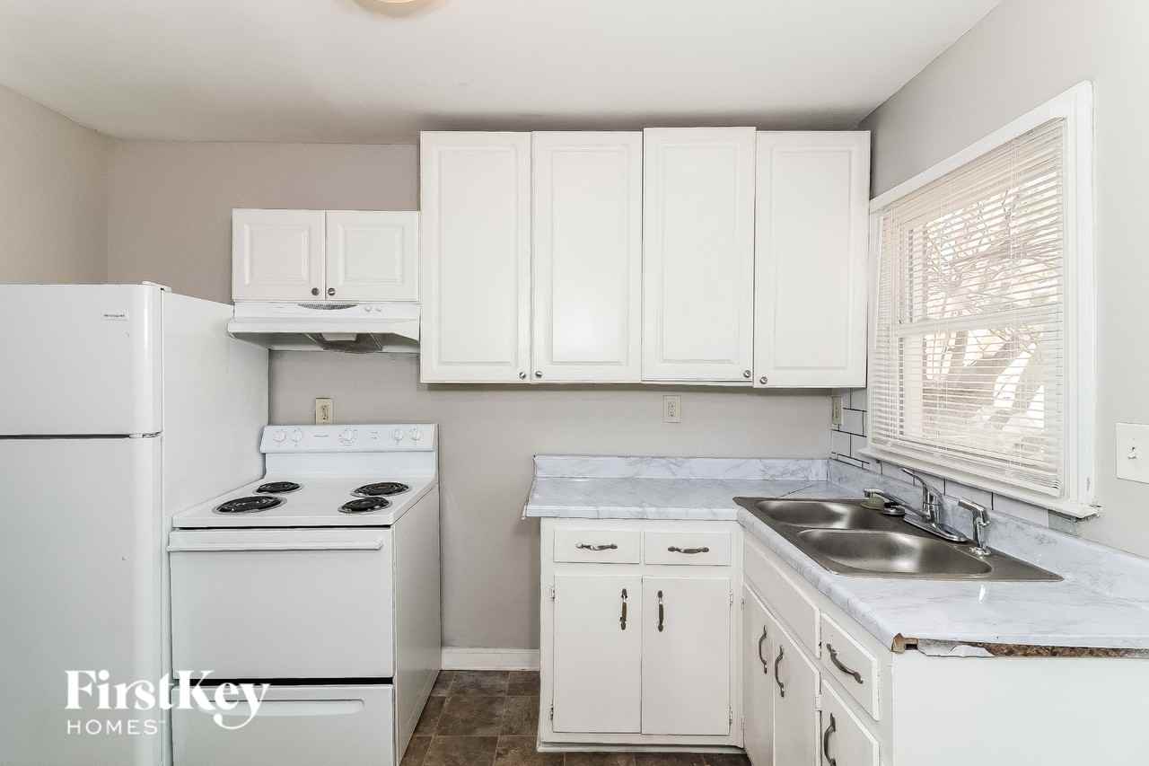 2446 Hillside Ave - Photo 6 of 15
