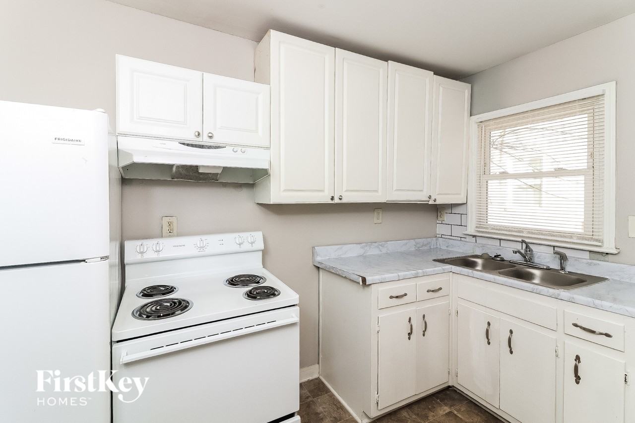 2446 Hillside Ave - Photo 7 of 15