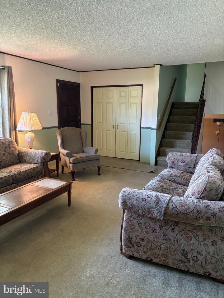 114 Cornell Rd - Photo 6 of 24