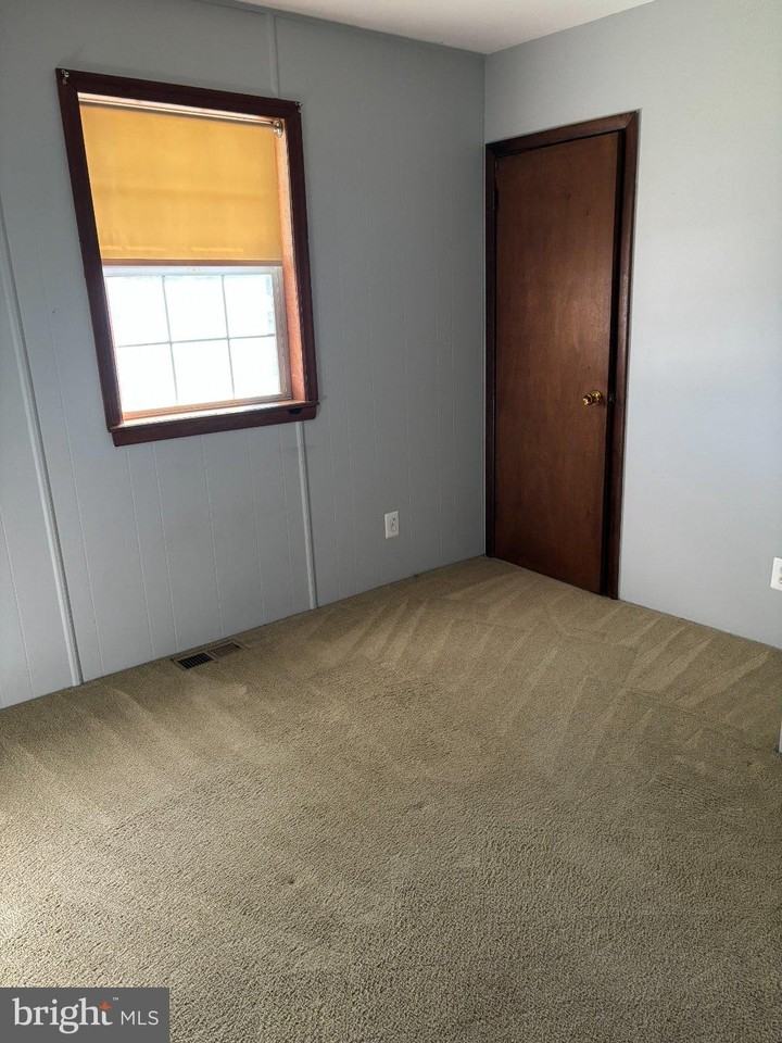 114 Cornell Rd - Photo 7 of 24