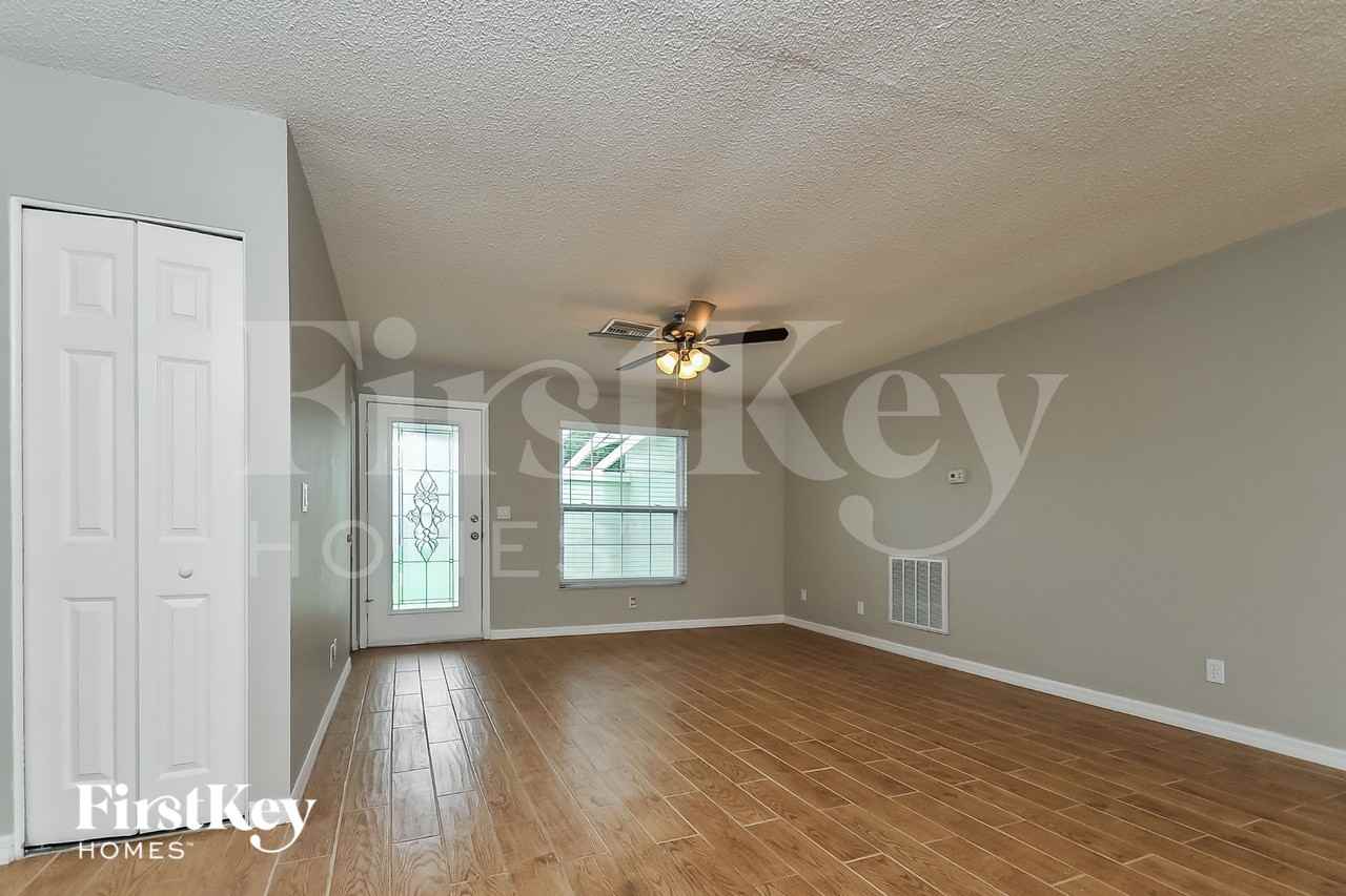 6229 Florida Cir W - Photo 2 of 18