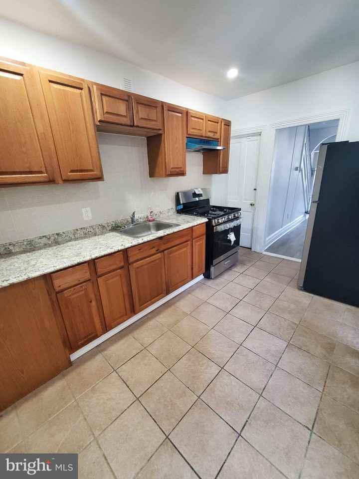 160 Girard Ave - Photo 2 of 10