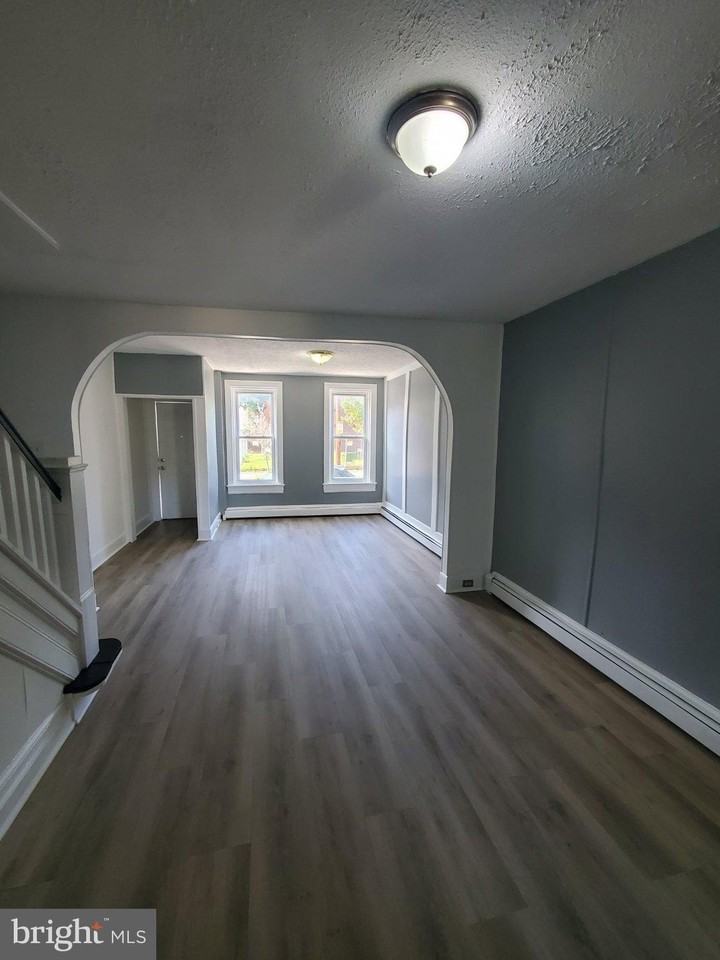 160 Girard Ave - Photo 3 of 10