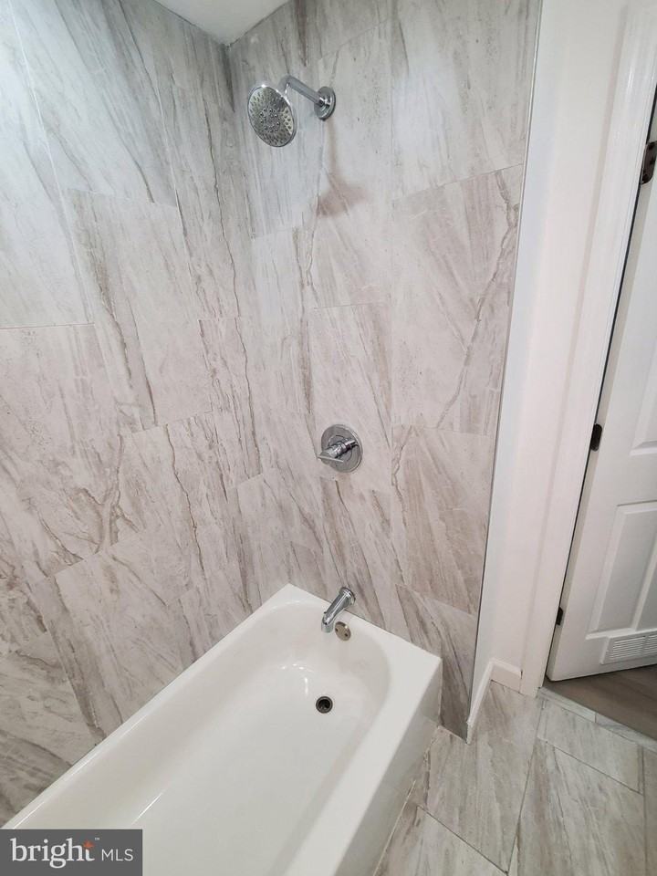 160 Girard Ave - Photo 5 of 10