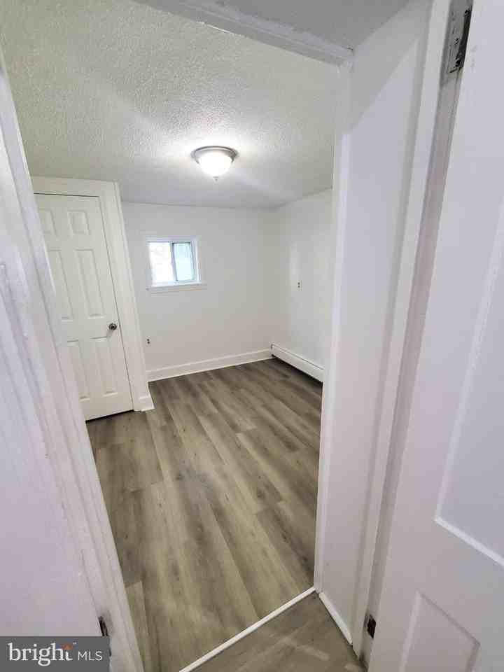 160 Girard Ave - Photo 6 of 10