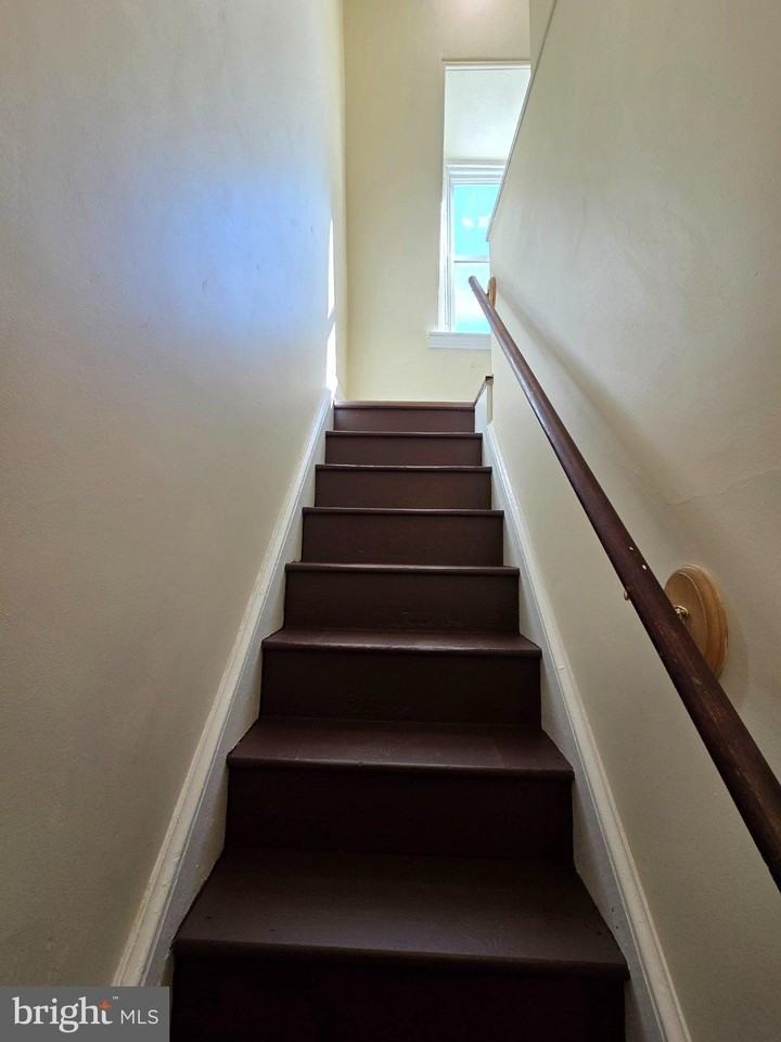 345 N 4th St - Photo 2 of 7