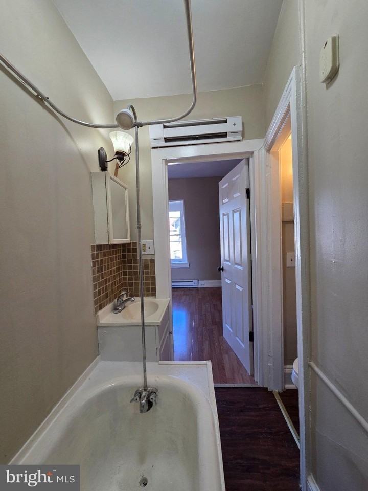 345 N 4th St - Photo 3 of 7