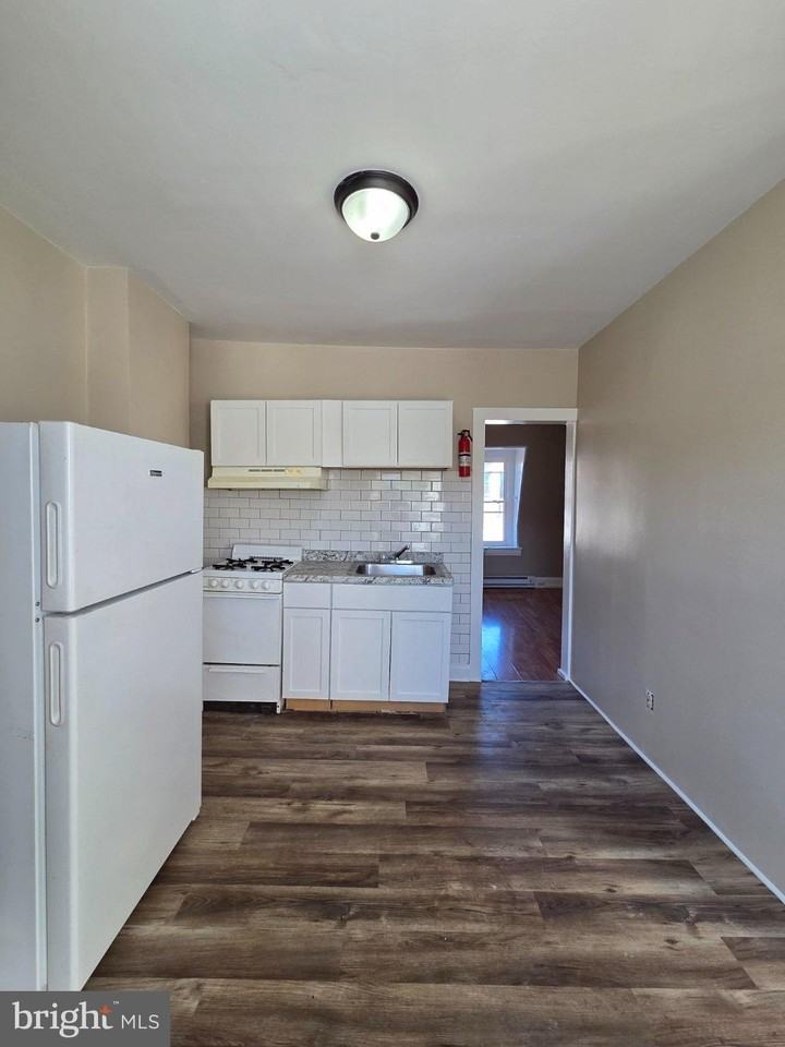 345 N 4th St - Photo 4 of 7