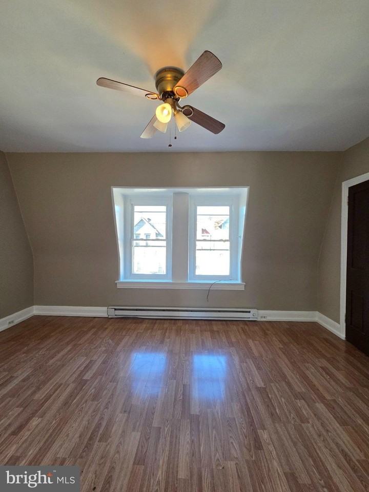 345 N 4th St - Photo 6 of 7