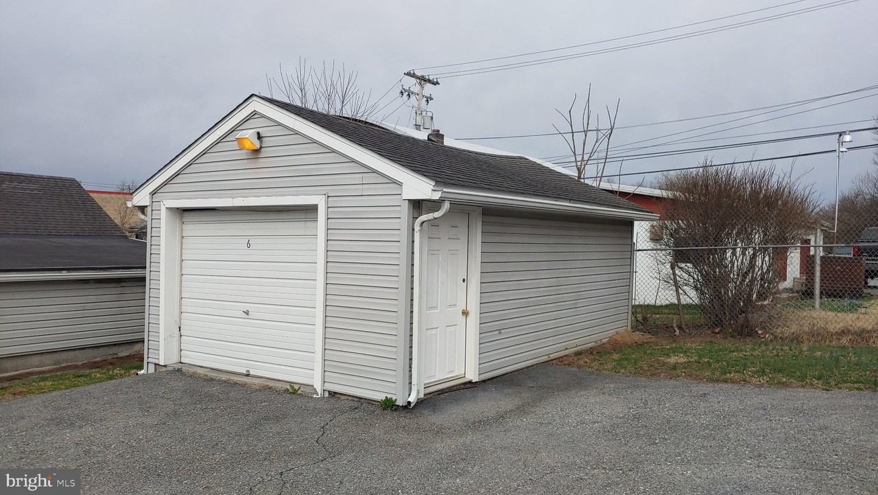 338 N Main St