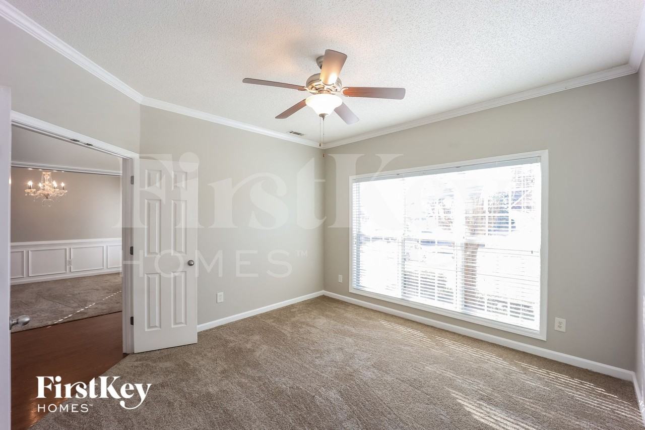 333 Westhill Dr - Photo 3 of 14