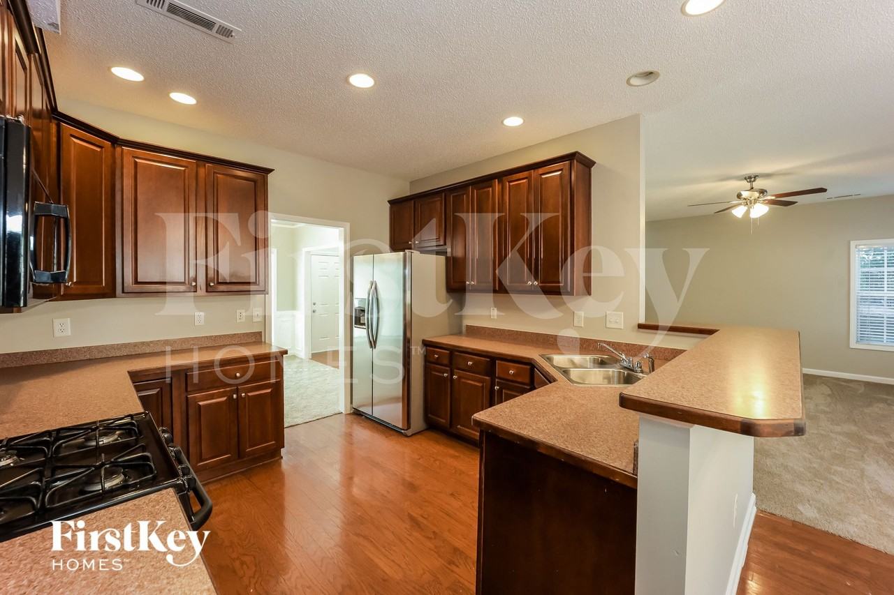333 Westhill Dr - Photo 5 of 14