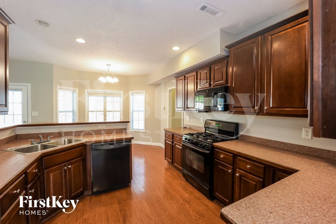 333 Westhill Dr - Photo 6 of 14