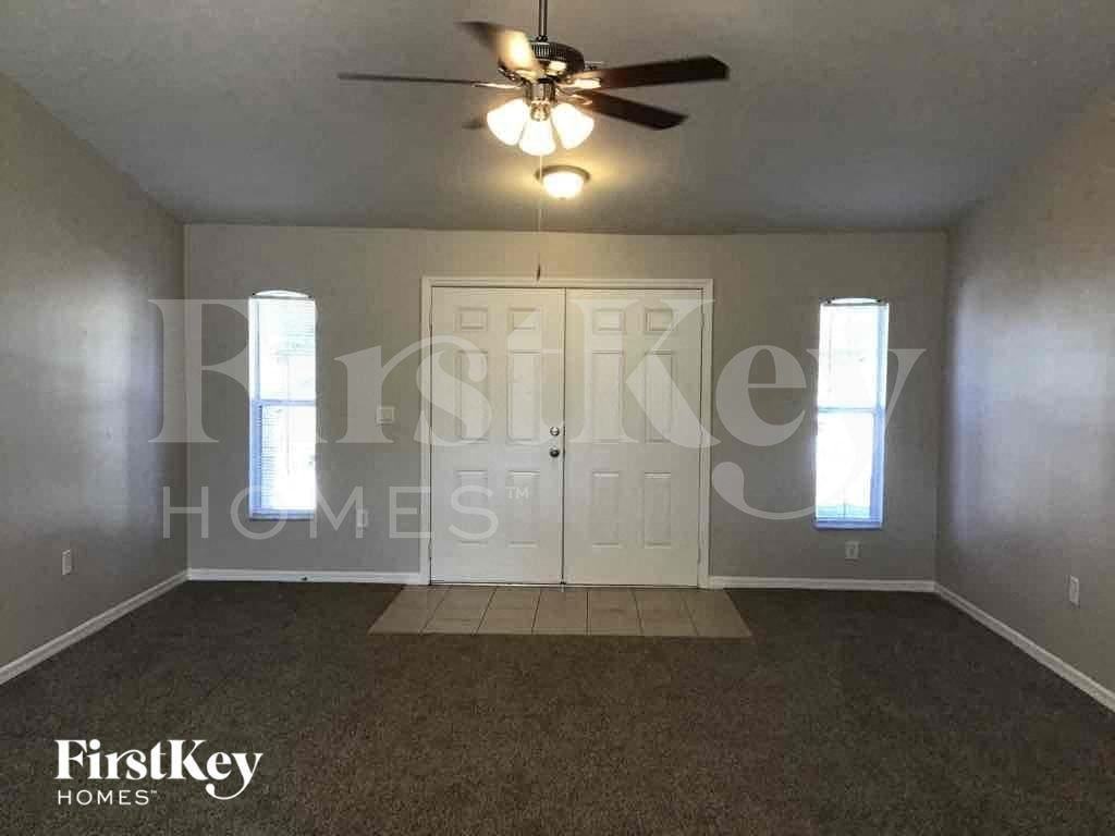 2521 69th St W - Photo 2 of 15