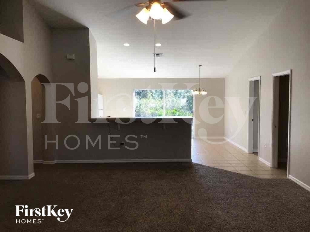 2521 69th St W - Photo 3 of 15