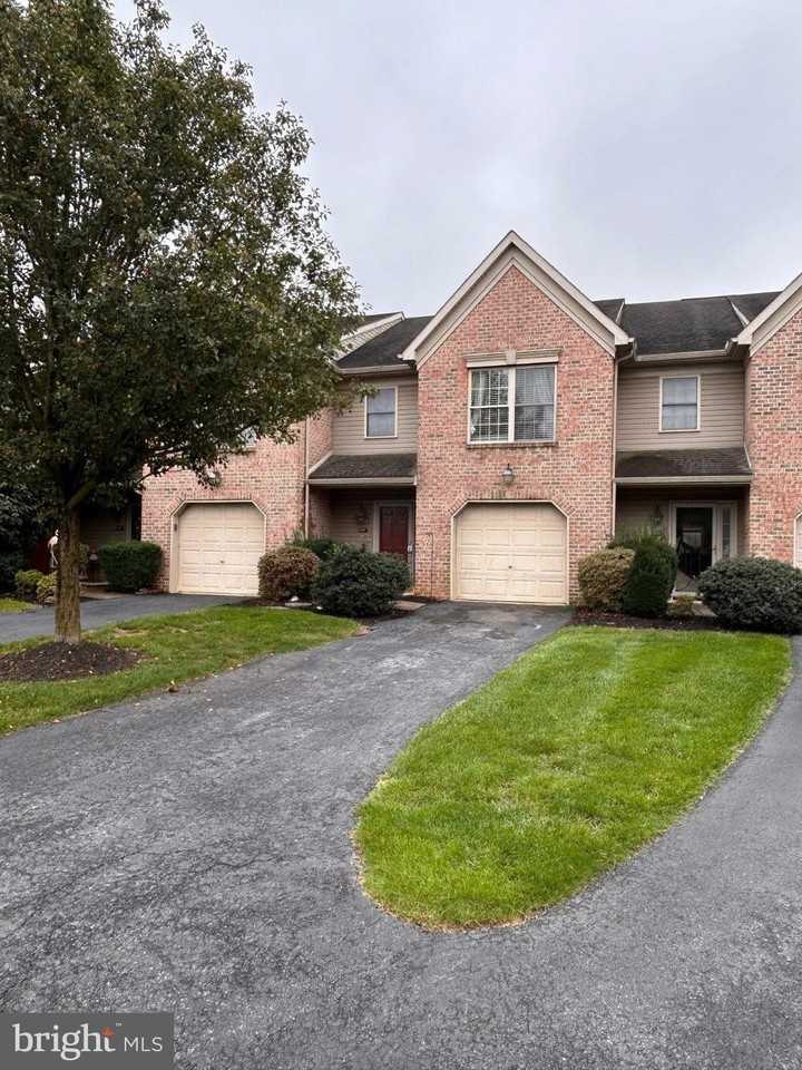 447 Stonehedge Ln - Photo 2 of 10