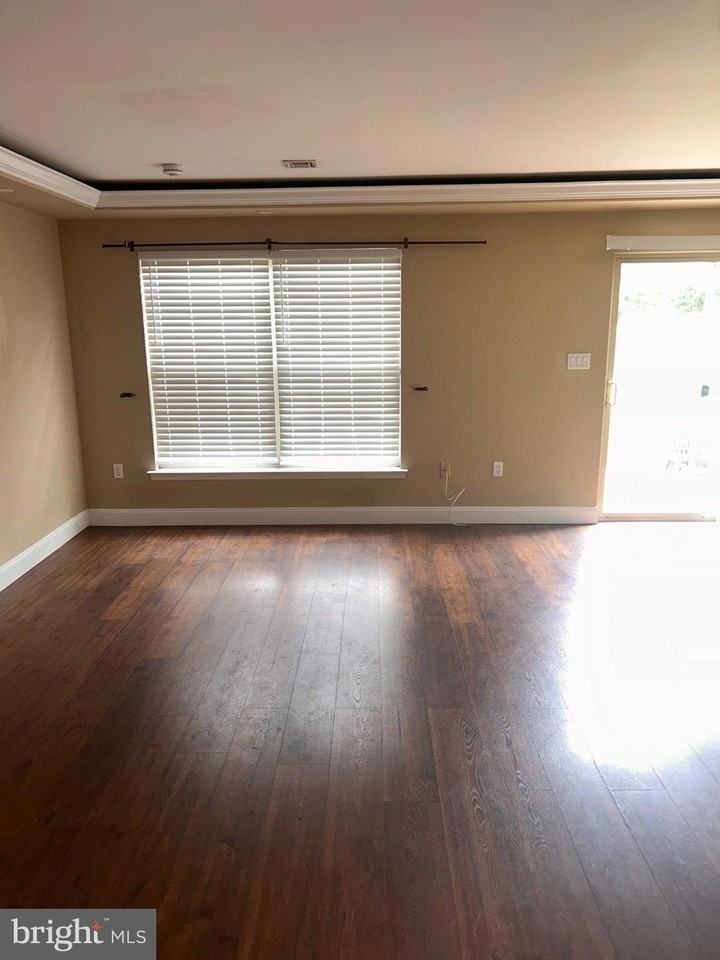 447 Stonehedge Ln - Photo 3 of 10