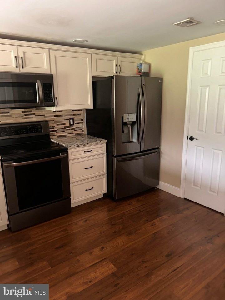 447 Stonehedge Ln - Photo 5 of 10