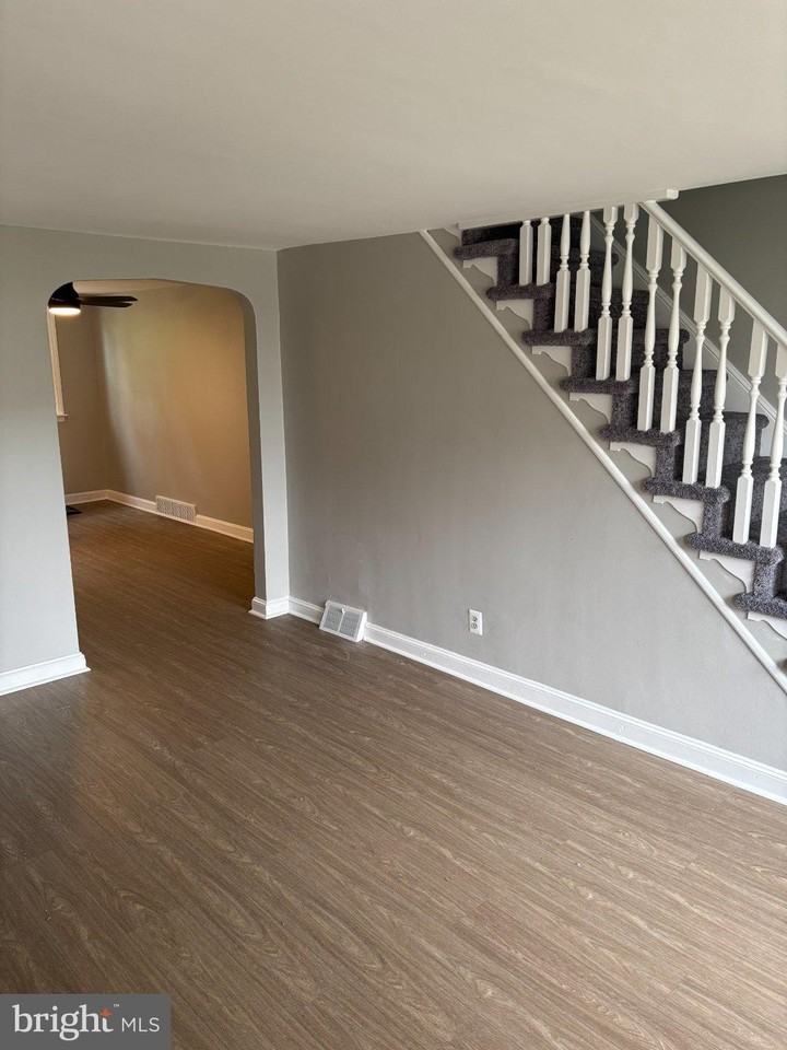 337 Westpark Ln - Photo 3 of 8