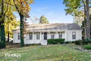 featured image of 8615 Thorncliff Fwy