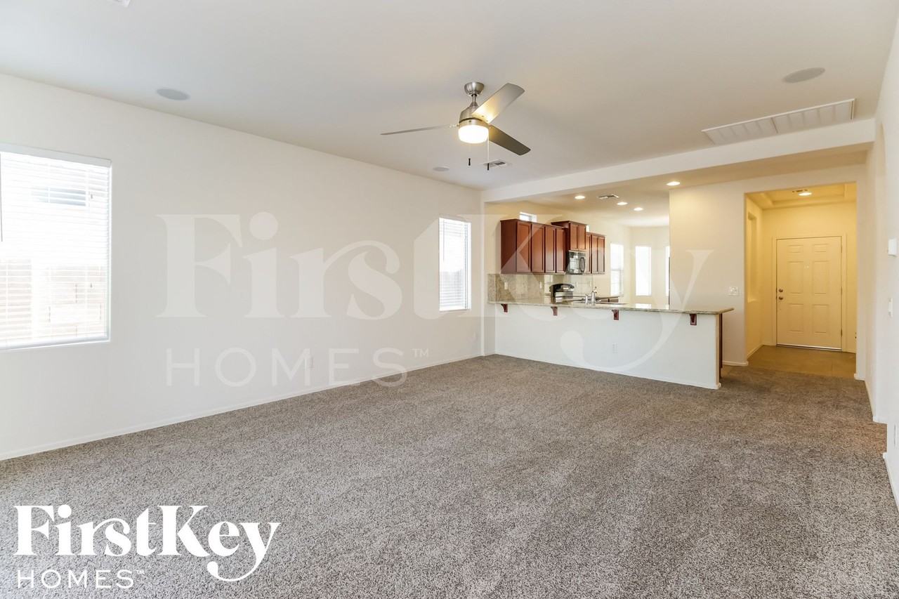 816 E Blossom Rd - Photo 3 of 15
