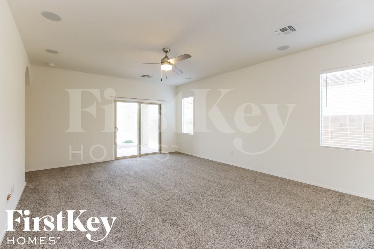 816 E Blossom Rd - Photo 4 of 15