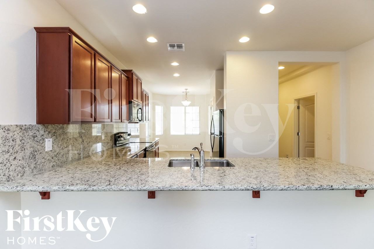 816 E Blossom Rd - Photo 6 of 15