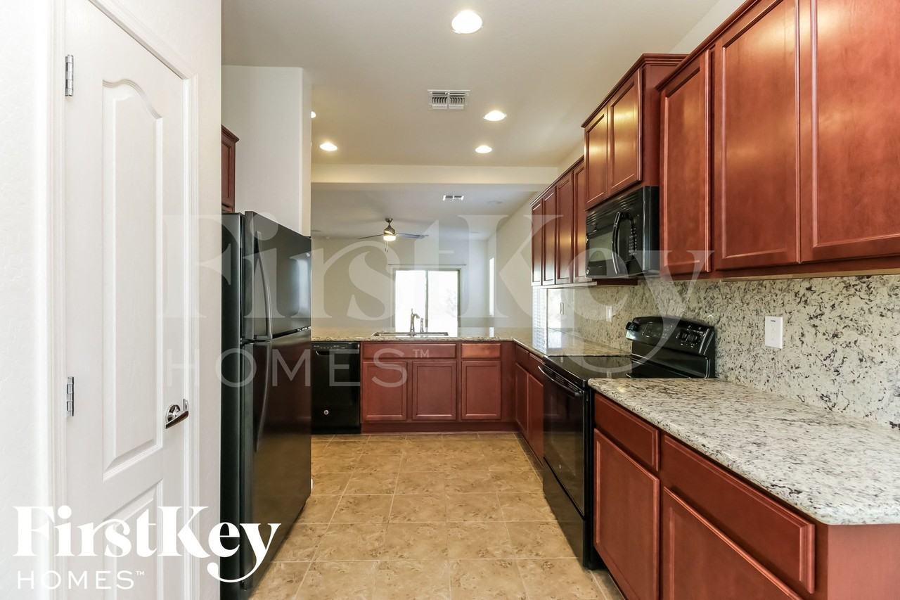 816 E Blossom Rd - Photo 7 of 15