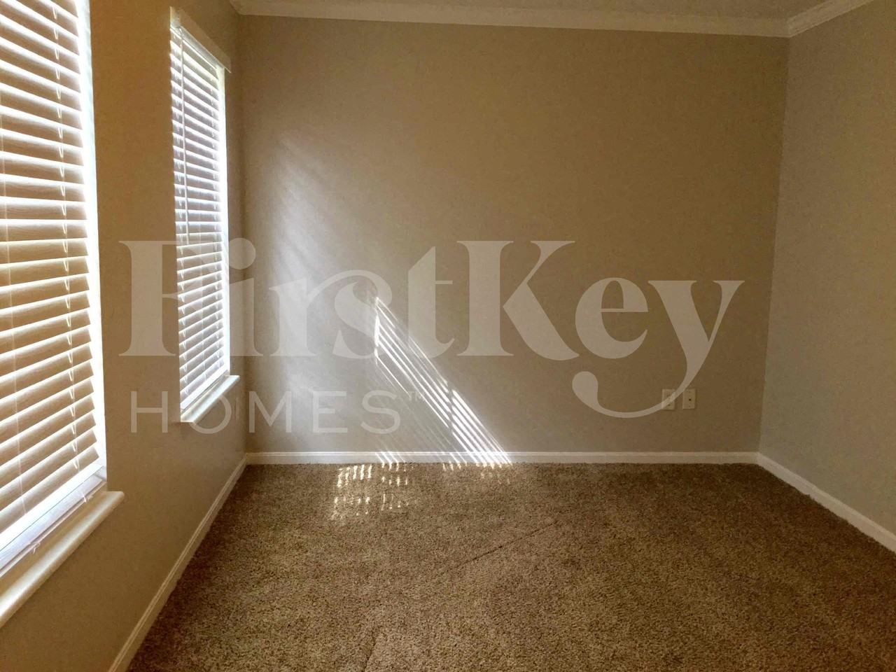 744 Thornton Dr - Photo 3 of 34