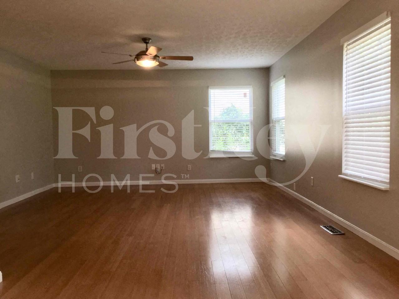 744 Thornton Dr - Photo 4 of 34
