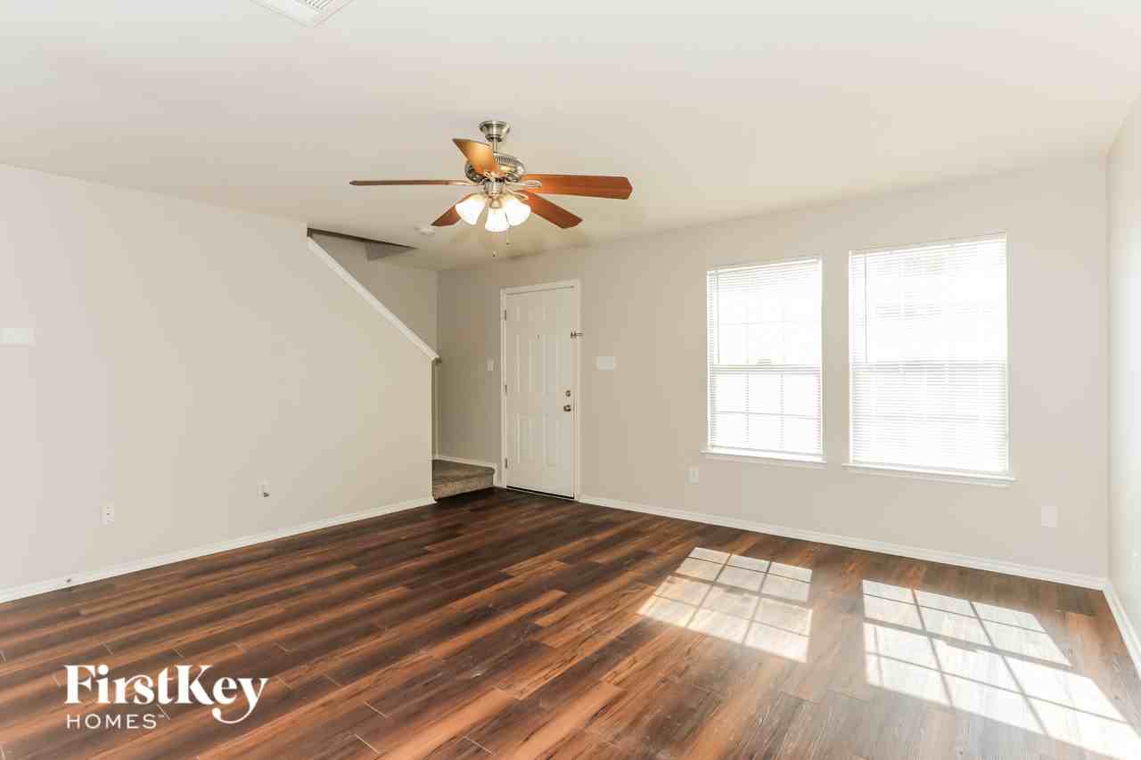 6118 Veranda Way - Photo 2 of 16