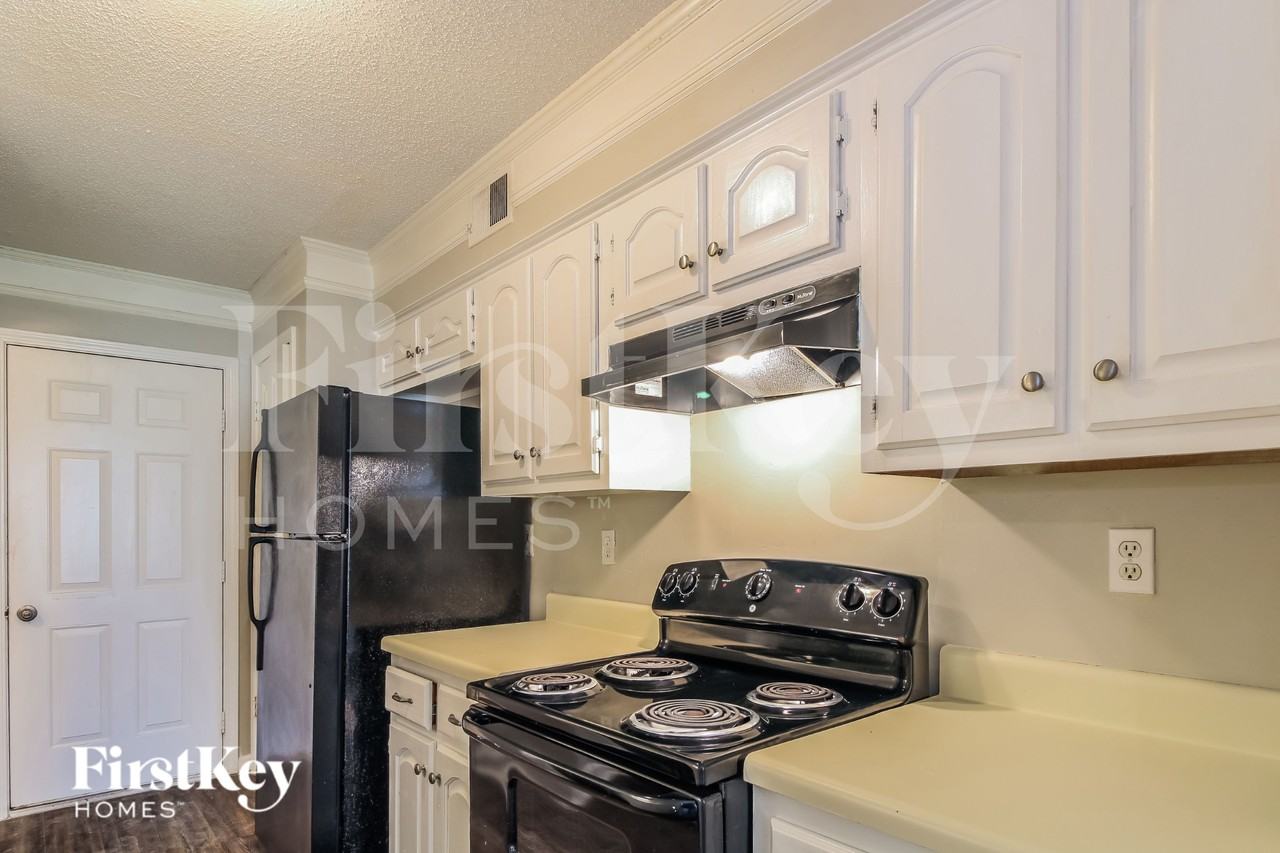 5885 Ridgehill Dr - Photo 6 of 16
