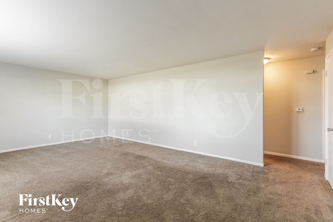 336 Wayside Dr - Photo 2 of 15