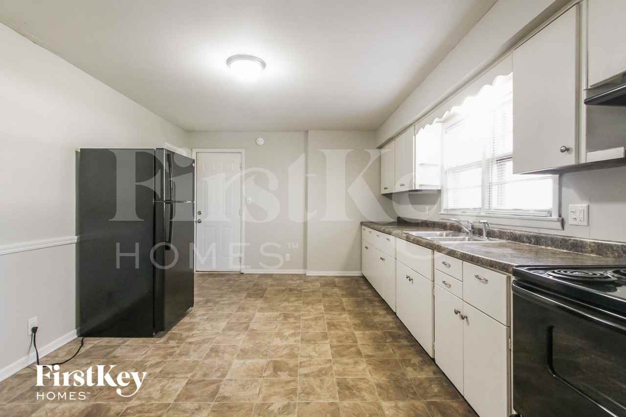 336 Wayside Dr - Photo 5 of 15