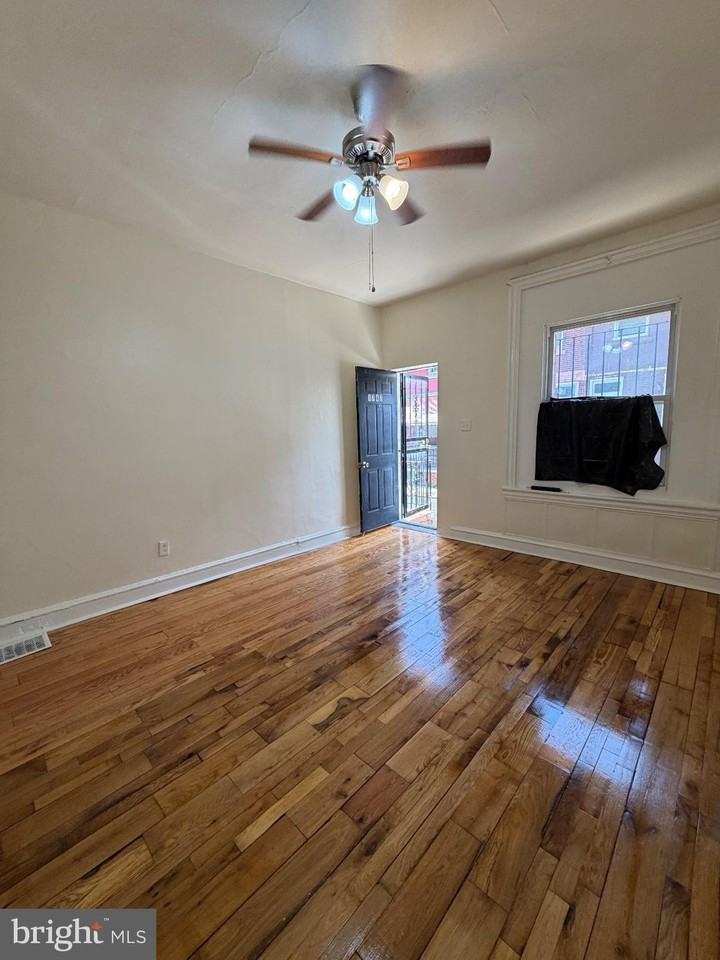 1747 N Dover St - Photo 4 of 15