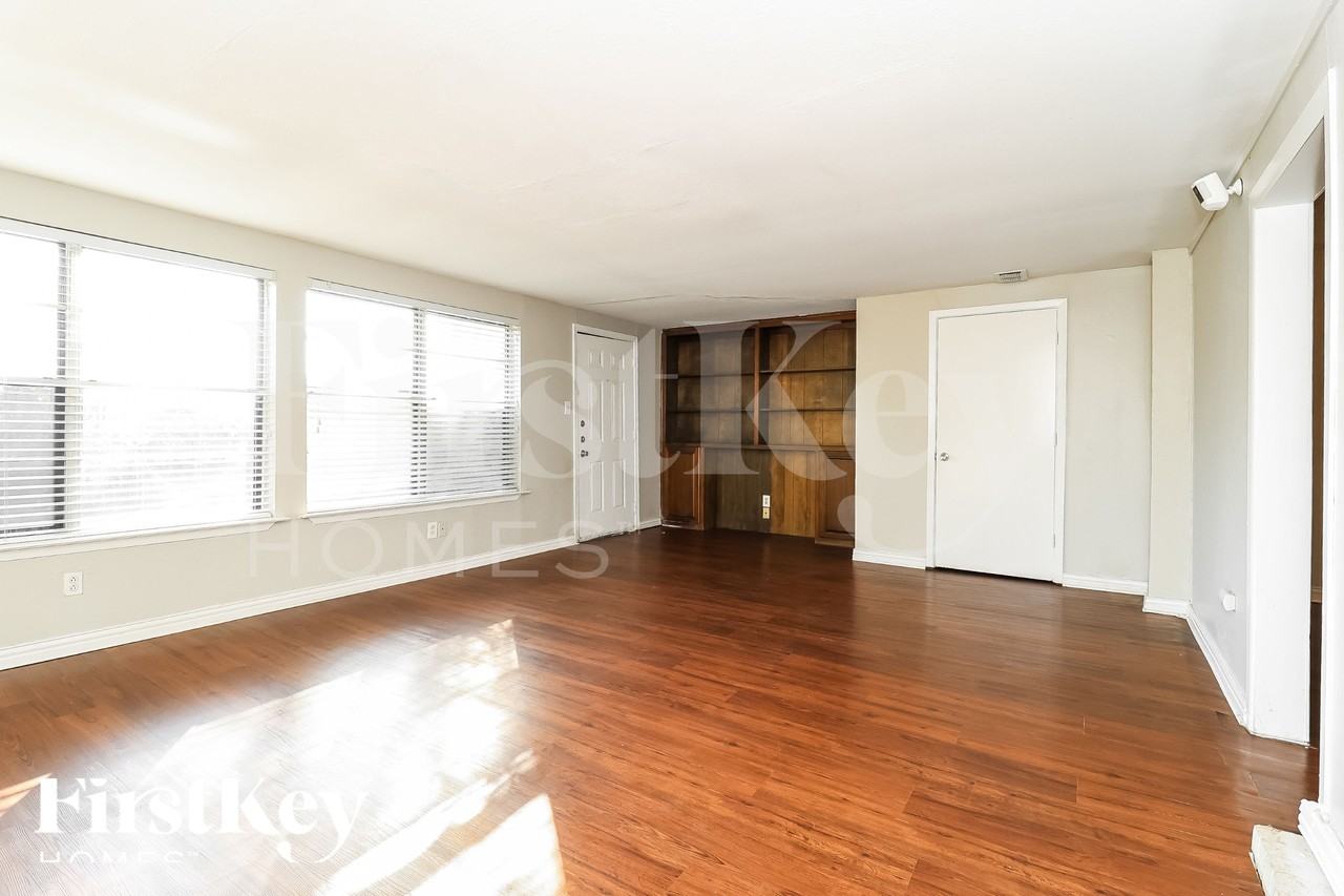 3205 Hanover Dr - Photo 2 of 19