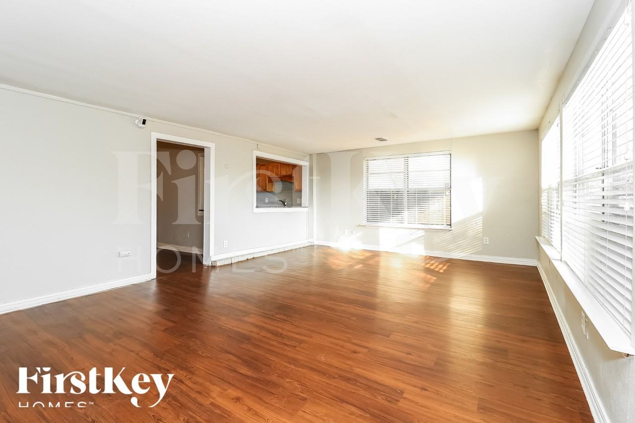 3205 Hanover Dr - Photo 4 of 19