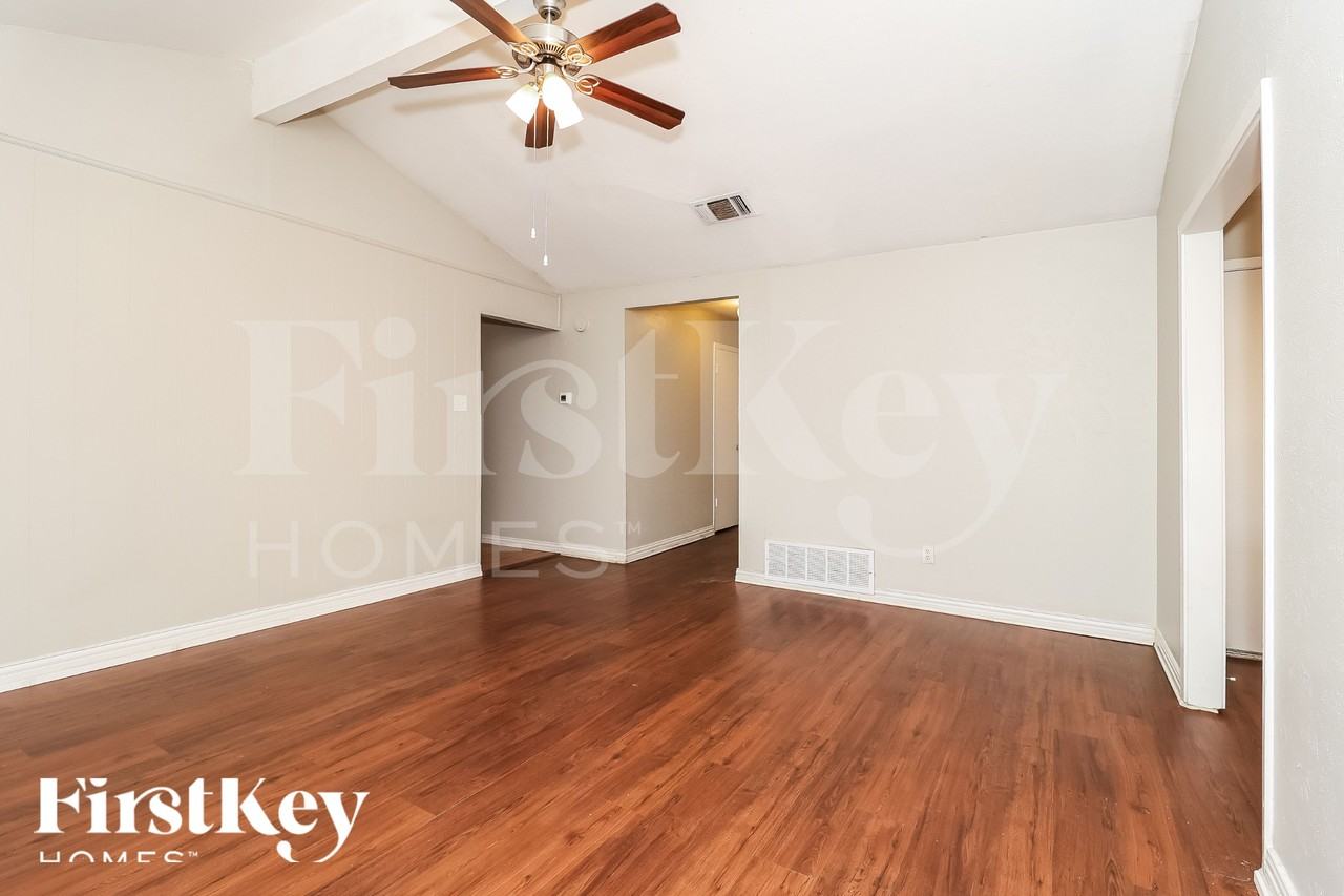 3205 Hanover Dr - Photo 7 of 19
