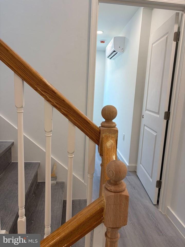 1043 S 6th St - Photo 5 of 11
