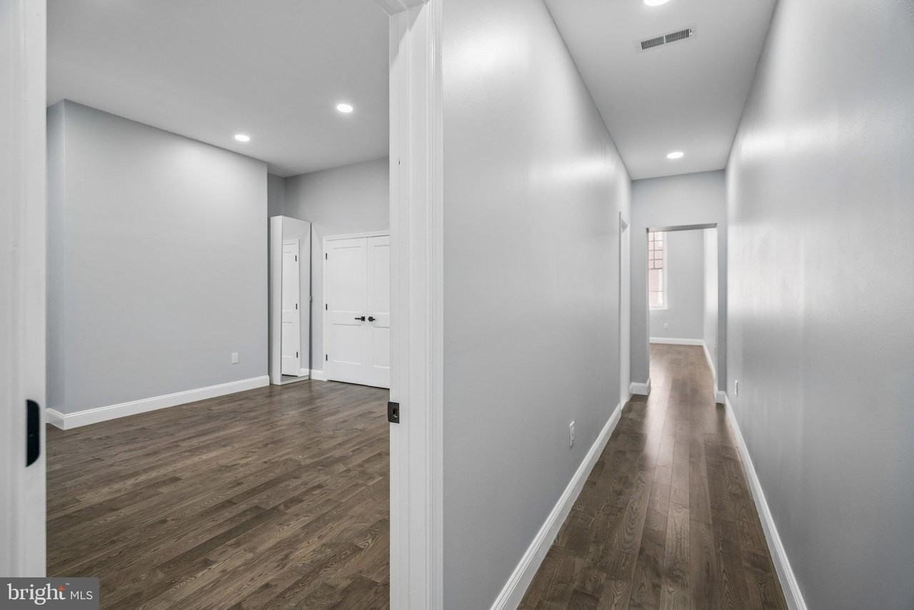 1202 Spruce St #2F - Photo 4 of 30