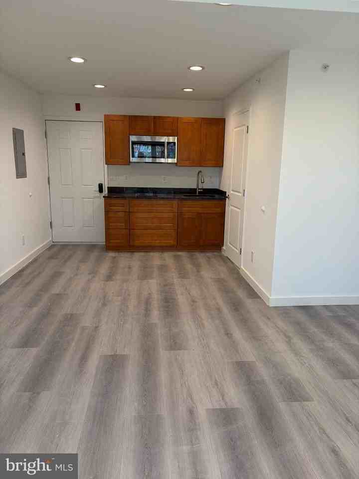 541 Washington Ave #3rdFL - Photo 2 of 5
